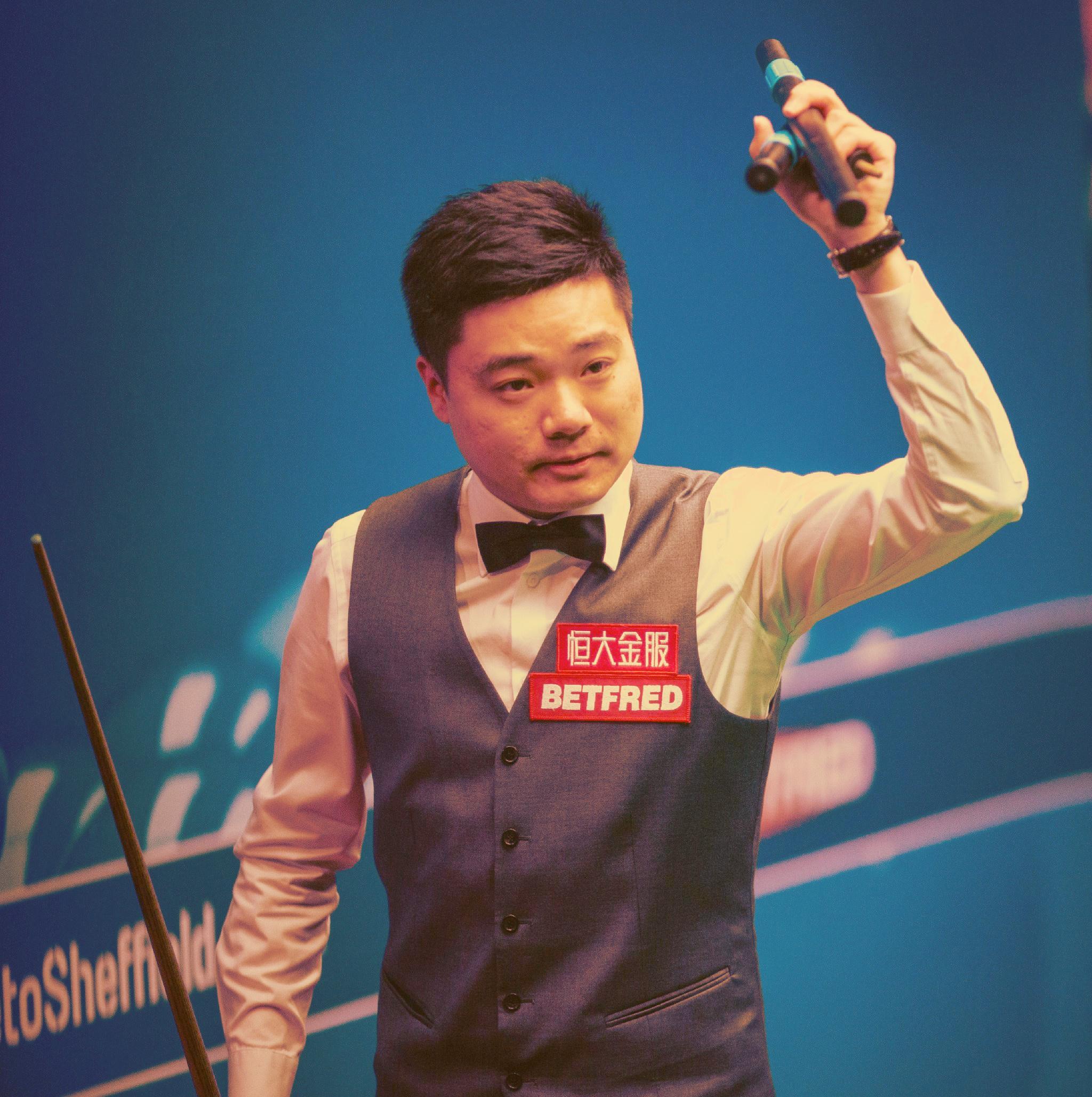 尤其是在此 尤其是在此